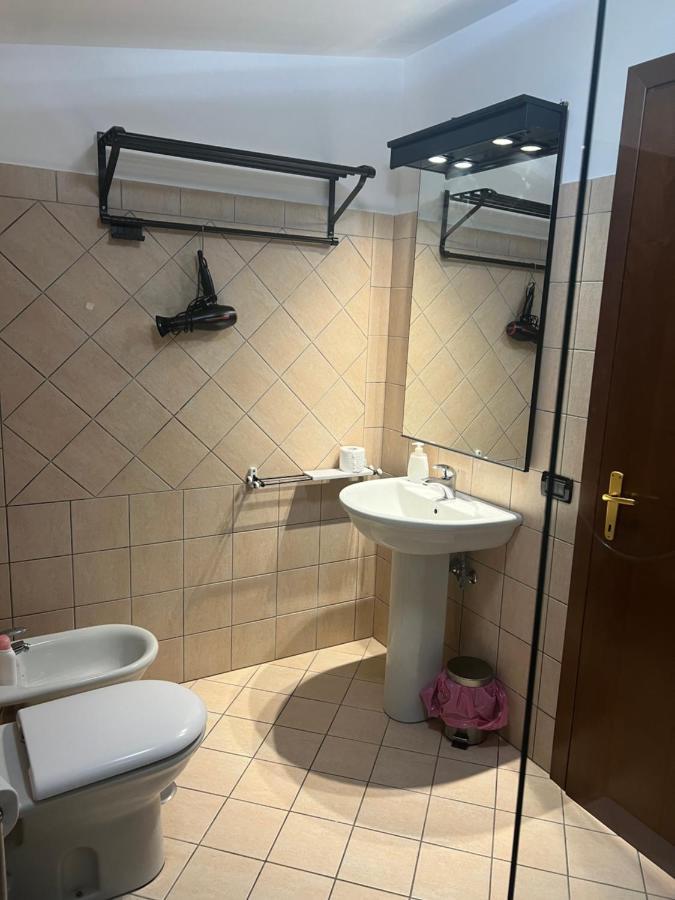 Hotel Clock'S House Fiumicino Esterno foto