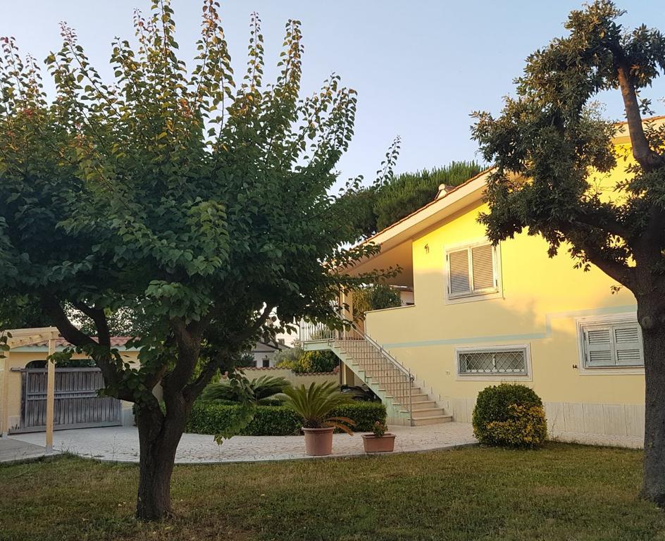 Hotel Clock'S House Fiumicino Esterno foto
