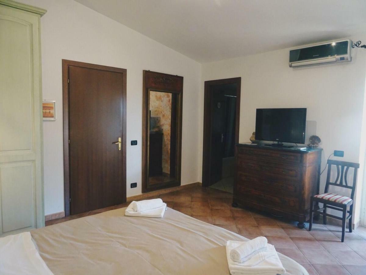 Hotel Clock'S House Fiumicino Esterno foto