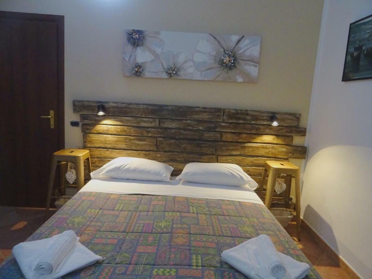 Hotel Clock'S House Fiumicino Esterno foto