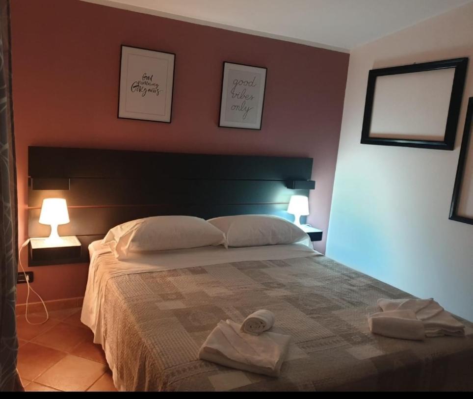 Hotel Clock'S House Fiumicino Esterno foto